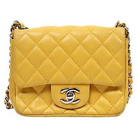 Chanel Piccola borsa in pelle gialla Giallo