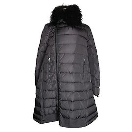 Moncler Casaco de acolchoado com gola de pele de guaxinim preto Preto