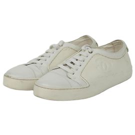 Chanel Baskets basses CC Logo Blanc