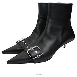Balenciaga Botas de tornozelo de couro preto com fivela Preto