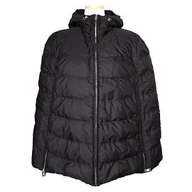 Prada Capa acolchoada com capuz em plumas de ganso pretas Preto