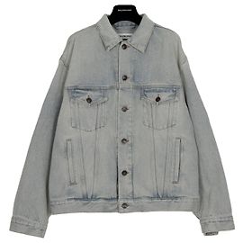 Balenciaga Chaqueta de denim con parche de la Torre Eiffel Azul