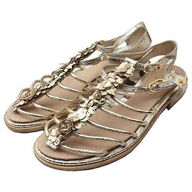 Chanel Sandálias planas de couro dourado champanhe Camélia Dourado