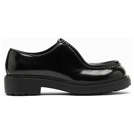 Prada Sapatos de couro escovado opaco com cadarço Preto