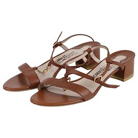 Salvatore Ferragamo Taille des escarpins à bride Marron