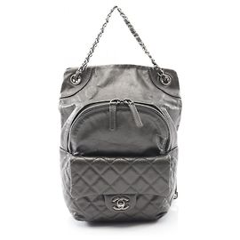 Mochila Matelassé Chanel em couro de bezerro cinza Marrom