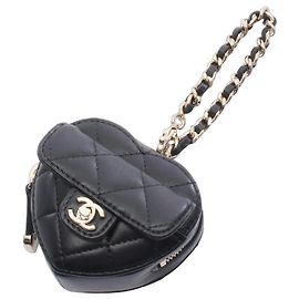 Accessorio a forma di cuore matelassé mini di Chanel Nero