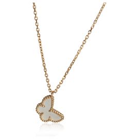 Pingente Borboletas Doces em Ouro Amarelo e Madrepérola da Van Cleef & Arpels Outro
