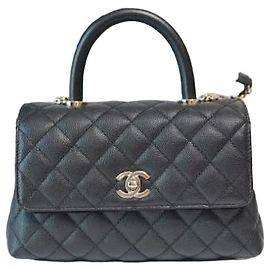 Chanel Sac à main flap en caviar noir petit modèle Coco Handle avec puce interne Noir