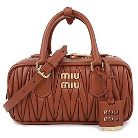 Miu Miu Bolsa de couro Napa matelassé Marrom
