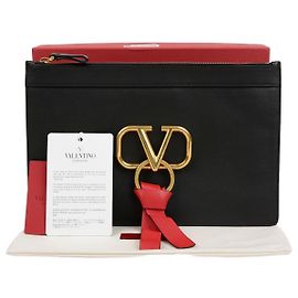 Valentino Clutch Anillo Negro