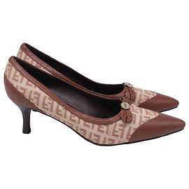 Sapatos de salto Fendi Zucca FF com laço em lona e couro marrom Marrom Vermelho