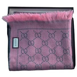 Sciarpa Gucci GG Marmont. Rosa Grigio