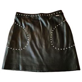 Guess Gonna in ecopelle nera con borchie Nero