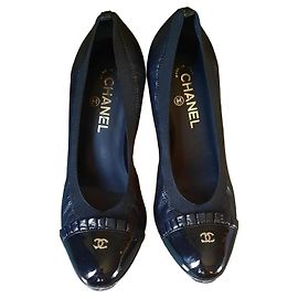 Chanel heels in very good condition Black