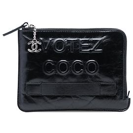 Clutch Votez Coco em couro de bezerro preto envelhecido Chanel Preto