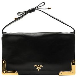 Bolsa Prada em couro de bezerro preto com laço Preto