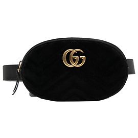 Gürtelbeutel aus matelassiertem Samt GG Marmont von Gucci Schwarz