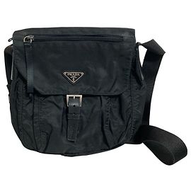 Bolso de hombro de nylon negro con placa de logo triangular Prada Negro
