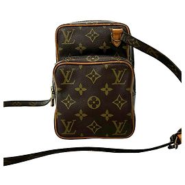 Mini Schultertasche aus Leder mit Monogramm Amazon von Louis Vuitton Braun