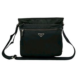 Bolso de nylon y cuero Saffiano con logo triangular de Prada Negro