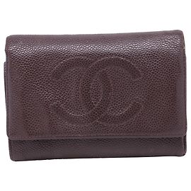 Cartera Tri-Fold Atemporal de Chanel en Cuero Caviar Burdeos Roja Burdeos