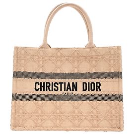Sac Tote Medium Book Dior en raphia beige brodé de logo Beige