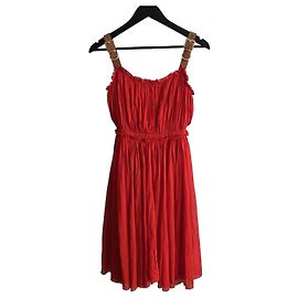 Rotes Rüschkleid von Alexander McQueen mit Lederträgern Rot