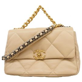 Bolsa de ombro em couro de cordeiro Chanel 19 com corrente Bege