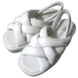 Sandali in pelle nappa imbottiti Prada Bianco