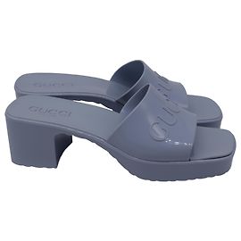 Infradito a piattaforma con logo Gucci in gomma blu chiaro Blu Blu chiaro