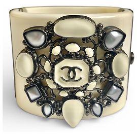 Rare Chanel 12A Paris Bombay Runway Ivory Statement Cuff Bracelet Bangle Silvery White Cream