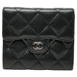 Cartera tri-fold matelassé Chanel Coco Mark Negro