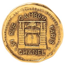 Broche plaquée or Chanel 31 Lieu Cambon Doré
