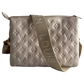 Louis Vuitton Coussin PM Leder Empreinte Messenger Umhängetasche Off-White Aus weiß
