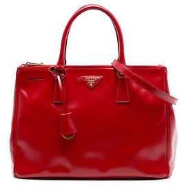 Prada Rote Mittelgroße Saffiano Vernice Galleria Doppelzip-Handtasche Rot