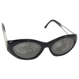 Gafas de sol FENDI de plástico negras Auth bs32837 Negro