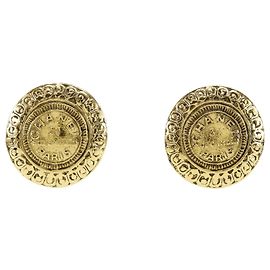 Boucles d'oreilles clip en médaillon plaqué or Rue Cambon de Chanel Doré