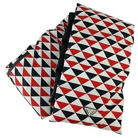 Cachecol/Pashmina Re-Nylon acolchoado Prada Preto Branco Vermelho