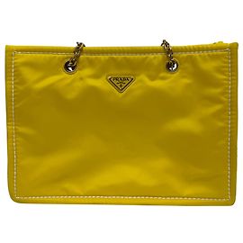 Bolsa Tote Prada Giallo Tessuto em nylon amarelo com corrente Amarelo Camelo
