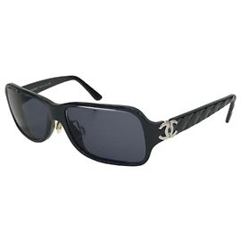 Óculos de sol Chanel pretos acolchoados com logotipo CC prateado 5050 Preto Prata
