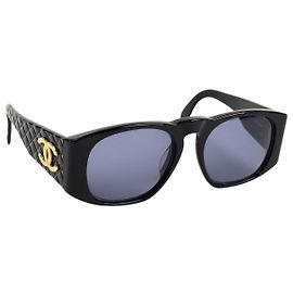 Óculos de sol acolchoados com logotipo CC em ouro Chanel 01450 Preto Dourado