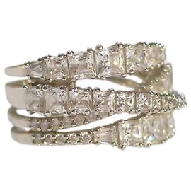 Anel Hyperbola Swarovski | Banho de Ródio Branco | Cristais Corte Princesa e Redondo Branco