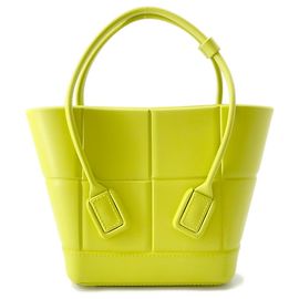 Bottega Veneta Arco Tote Mini Gummihandtasche Hellgrün
