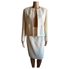 Conjunto de Jaqueta e Saia Chanel Cru