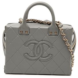 Chanel Cinza Pequeno CC Em Couro Matelassé Com Alça Superior Vanity Case Conversível Marrom