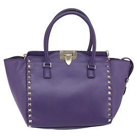 Valentino Garavani Rockstud Tote aus steifem Leder klein Lila
