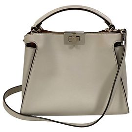 Bolsa Fendi Peekaboo Iconic Essential 2 em 1 na cor cinza Marrom