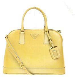 Prada Open Promenade en cuir Saffiano Medium Jaune