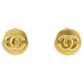 Boucles d'oreilles rondes clip en or plaqué CC doré Chanel Doré